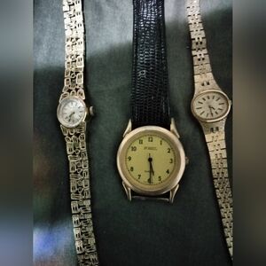 Vintage 3 Wrists WatchesFossil Gold and Black  & 2 Seiko Watches